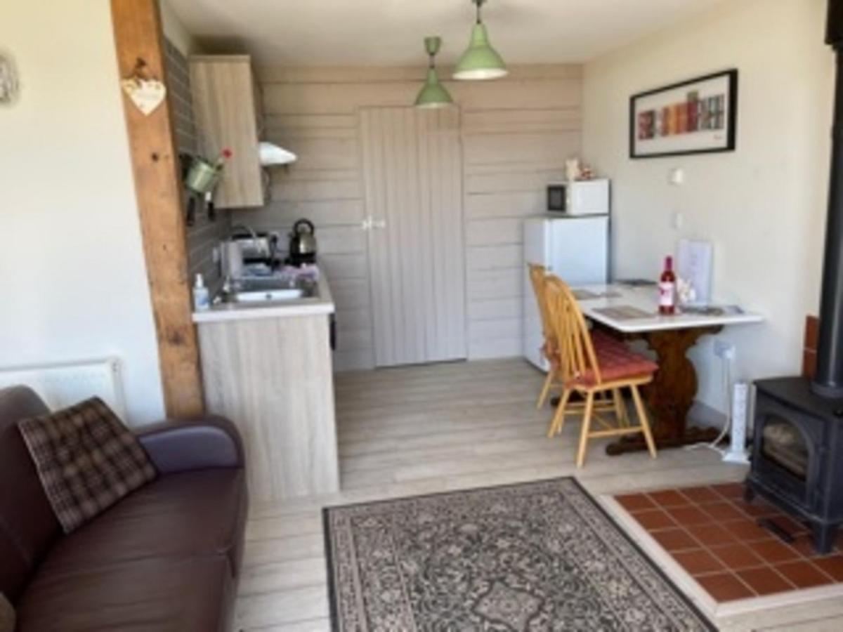 Bike Shed - Beautiful 1-Bed Cottage In Shorwell Esterno foto